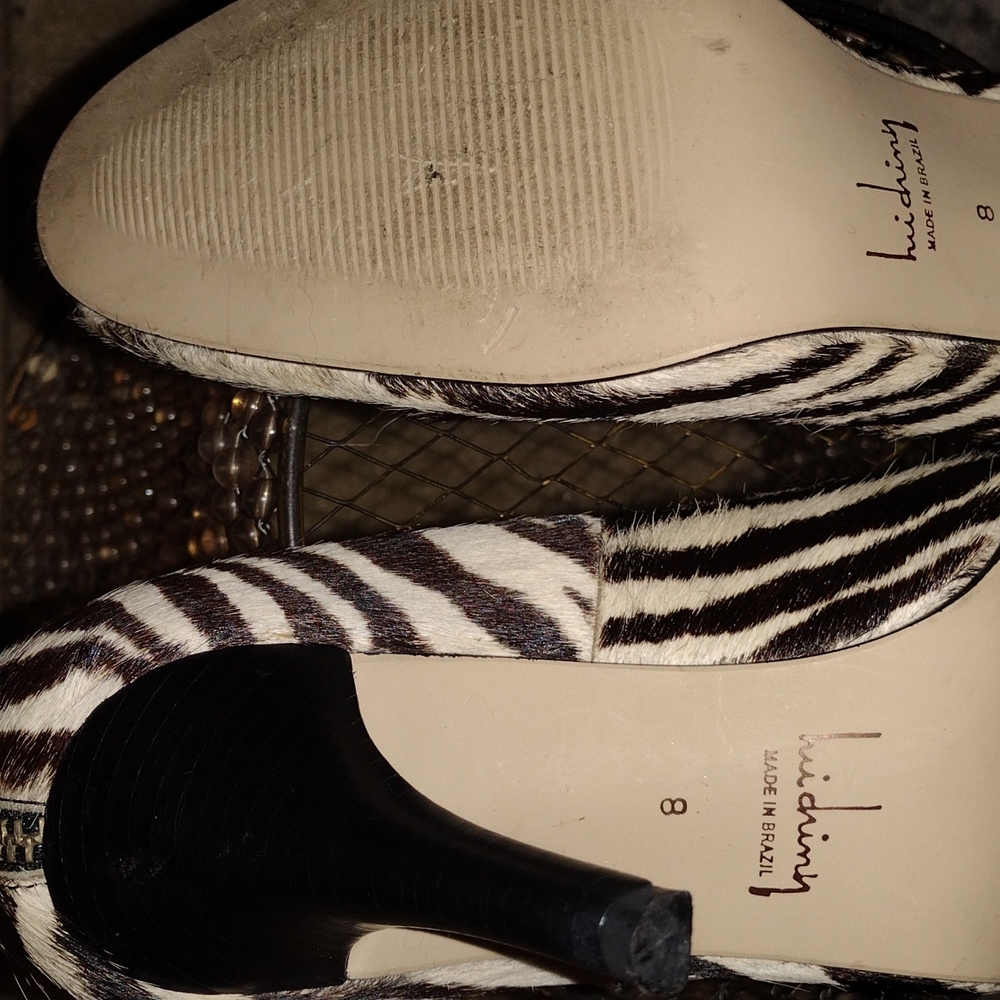 Zebra horse hair  trim in red new heels pumps. - Picture 8 of 10